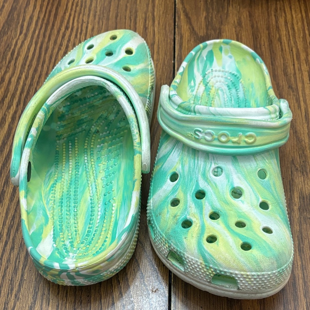 CROCS Kids' Swirl Green and Yellow Clogs